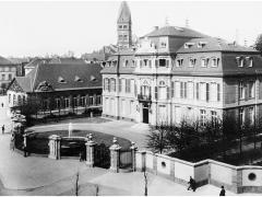 Blick auf Schloß Jägerhof und Marstallgiebel nach 1910