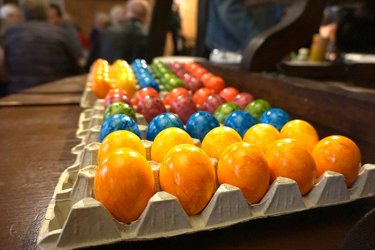 Traditionelles Eierkippen in der Buscher Mühle